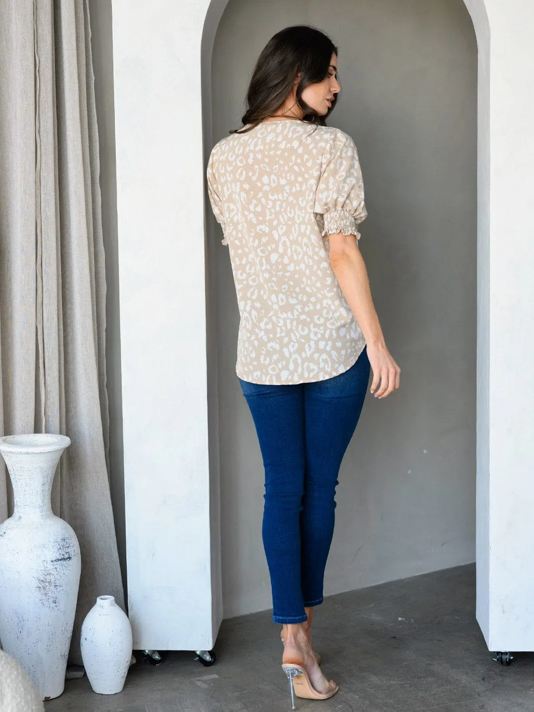 WOMEN'S SHORT SLEEVE V-NECK SURPLICE ANIMAL PRINT TOP